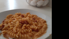 Macarrão cremoso com calabresa na panela de pressão