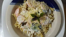 Macarrão com legumes e molho branco