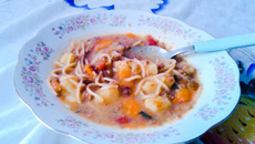 Sopa de legumes com PTS