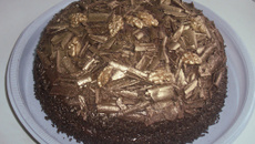 Bolo de chocolate com nozes