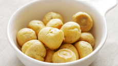 Profiteroles salgados de queijo