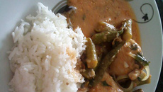 Frango com quiabo no molho