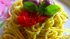 Macarrão ao molho pesto