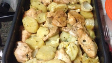 Frango com batatas no forno simples