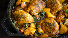 Frango assado na cerveja - chef Vitor Monteiro