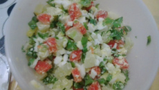 Salada colorida com ovo