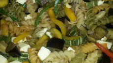 Macarrão rápido com beringela e mussarela