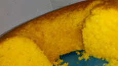 Bolo de milho com milharina e coco