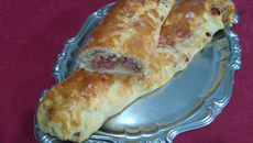 Pão caseiro recheado com linguiça