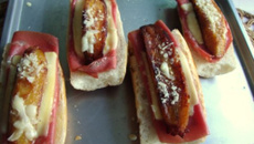 Pão com presunto, queijo e banana da terra ao forno