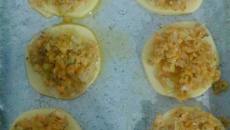 Polenta à manteiga com cenoura e cebola