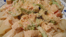 Penne ao molho de frango com brócolis