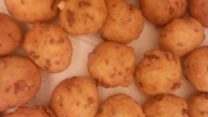 Bolinho de Frango, Calabresa e Parmesão