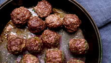 Almôndegas rápidas com creme de cebola