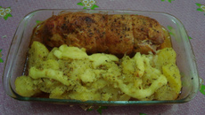 Rocambole de frango recheado com calabresa e catupiry