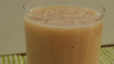 Vitamina de cenoura e frutas com Ades