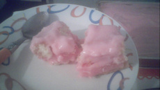 Bolo com creme de morango à moda Duda