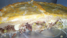 Torta de massa podre com recheio de carne