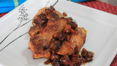 Bisteca de porco com maçã