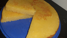 Bolo cremoso de mandioca (aipim)