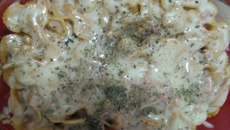 Macarrão gravatinha gratinado