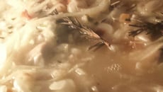 Filé de tilápia com creme de cebola