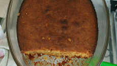Bolo de fubá com granola
