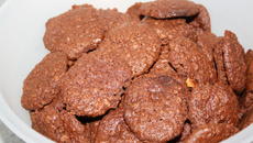 Cookies de aveia com chocolate (delicioso e crocante)