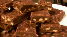 Pé de moleque com chocolate