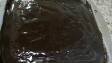 Cobertura dura de chocolate iIdeal para bolo de cenoura