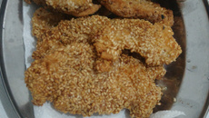 Frango empanado com gergelim