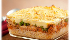 Escondidinho de arroz, mandioca e sardinha