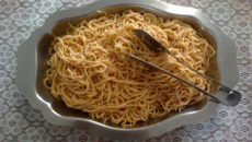 Macarrão de molho (massa caseira)