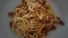 Macarrão ao calaqueijo (calabresa + queijo)