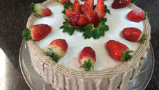 Bolo de chantilly com creme de avelã