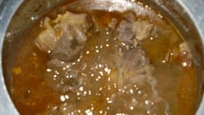 Cozido de carneiro na pressão