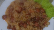 Arroz com linguiça fininha