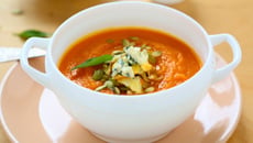 Caldo de abóbora com gorgonzola e creme de leite com sabor equilibrado