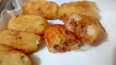 Bolinho de aipim recheado