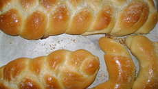 Rosca trançada com recheio de beijinho