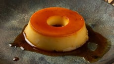 Pudim na airfryer que assa por igual sem queimar