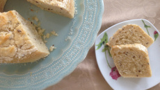 Bolo úmido vegano de massa de mandioca e cajuína