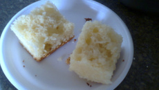 Bolo coco-queijo fofinho