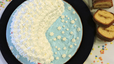 Bolo meia lua com frutas cristalizadas