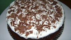 Torta de chocolate com chantilly