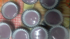 Cupcakes de farinha de uva com recheio e cobertura de ganache de vinho tinto