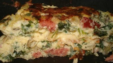 Omelete de agrião, calabresa e espinafre