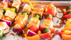 Espetinho de legumes vegetariano