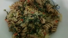 Macarrão integral ao molho de brócolis