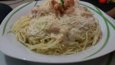 Macarrão com molho branco de camarão